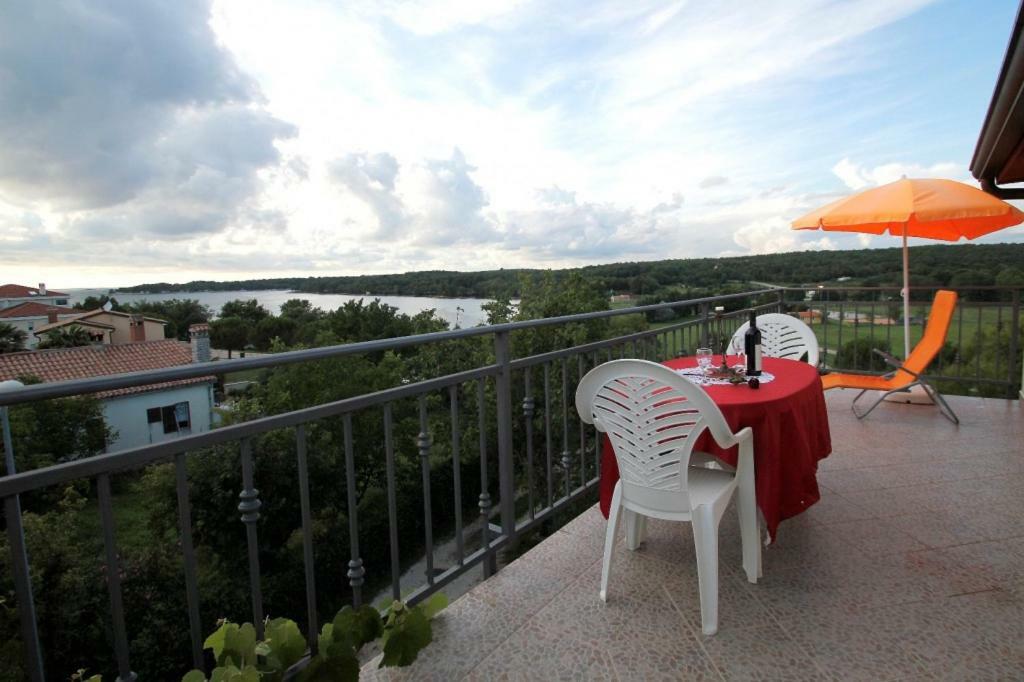 Apartment In Funtana With Seaview, Balcony, Air Condition, Wifi Buitenkant foto