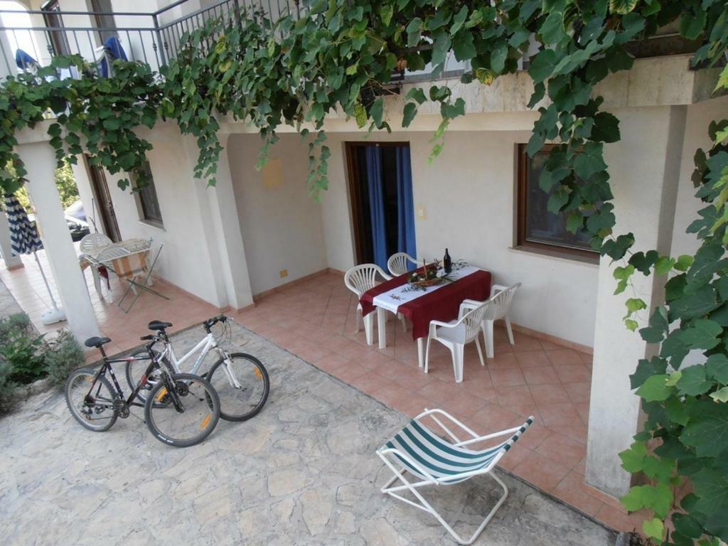 Apartment In Funtana With Seaview, Balcony, Air Condition, Wifi Buitenkant foto